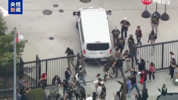 靠谱的实盘配资平台 洛杉矶惊现新兵种 两大因素引爆加州“内战”升级